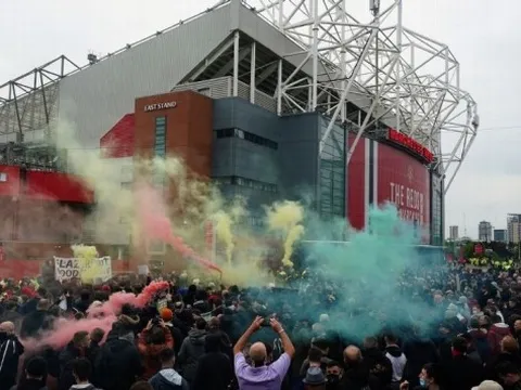 Thêm 10 CĐV Man Utd bị cảnh sát bắt giữ