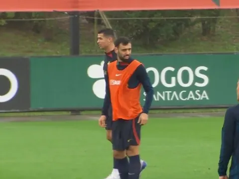 Thái độ giữa Ronaldo và Bruno lại khiến dư luận dậy sóng