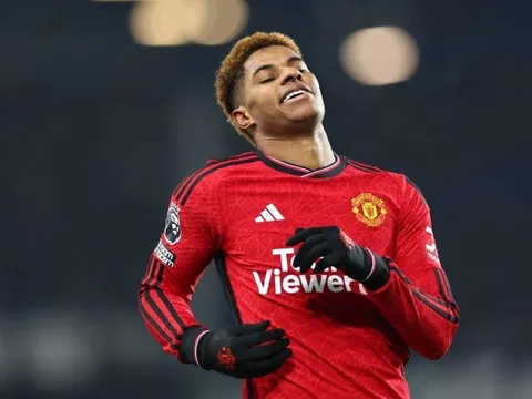 Thi đấu mờ nhạt, cổ động viên 'ghim' chặt Rashford