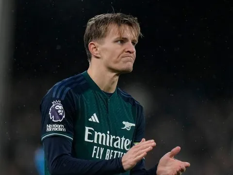Thi đấu thất vọng nhưng Neville vẫn tin Arsenal vô địch Premier League