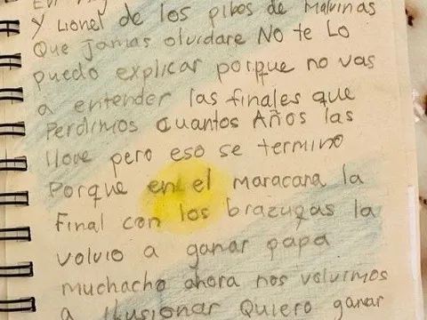Thiago Messi cổ vũ bố theo cách đặc biệt
