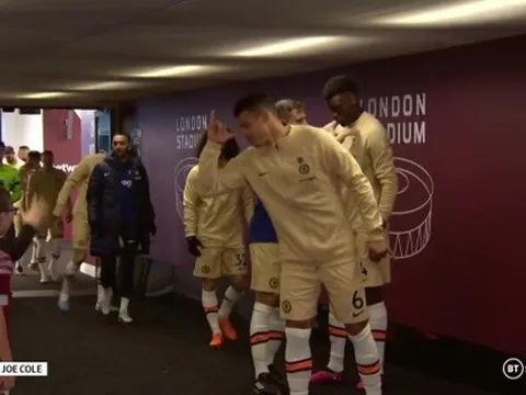 Thiago Silva bị chế nhạo giống hệt Gerrard