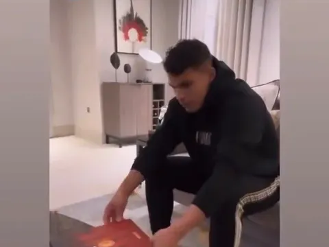 AC Milan tặng món quà đặc biệt cho Thiago Silva