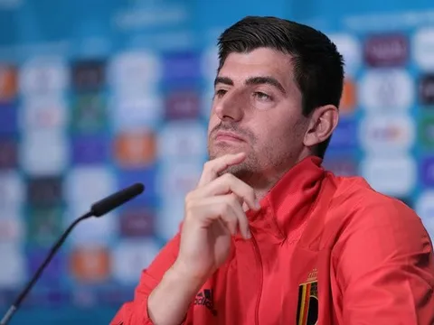 Bỉ 'rối như tơ vò', Courtois ngầm tuyên chiến De Bruyne