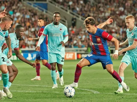 Thoát khỏi "địa ngục", chữ ký 127 triệu tái sinh ở Barcelona
