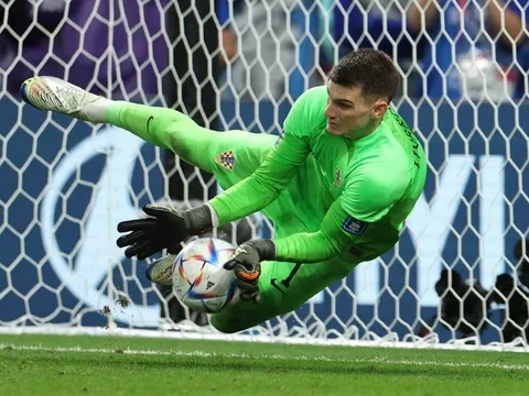 Thủ môn Croatia đi vào lịch sử World Cup