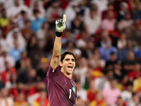 Thủ môn Morocco đi vào lịch sử World Cup