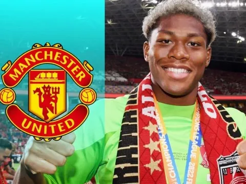 Thủ môn Nhật Bản có gì đặc biệt để MU theo đuổi?