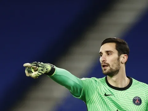 Thủ môn PSG nguy kịch vì bị ngựa đá