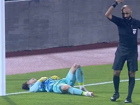 Thủ môn U23 Việt Nam nhập viện sau khi đập đầu vào cột