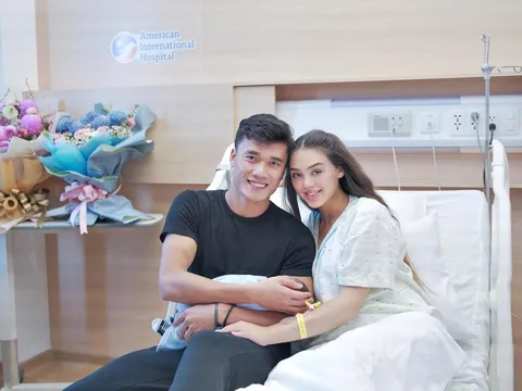 Thủ thành Bùi Tiến Dũng xúc động khoe con trai đầu lòng
