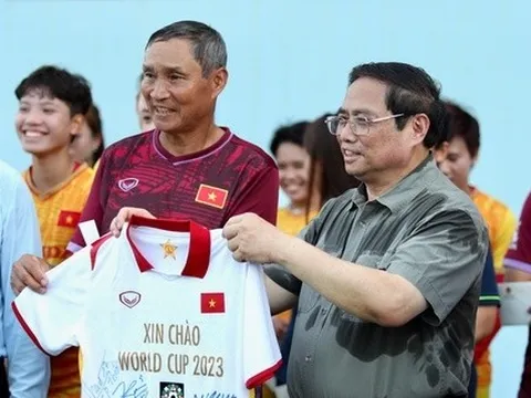 Thủ tướng gặp mặt động viên tuyển bóng đá nữ Việt Nam trước World Cup