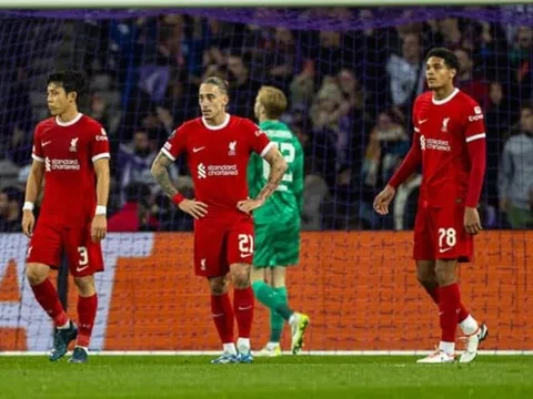 Thua 3 bàn, điểm yếu chí mạng của Liverpool xuất hiện