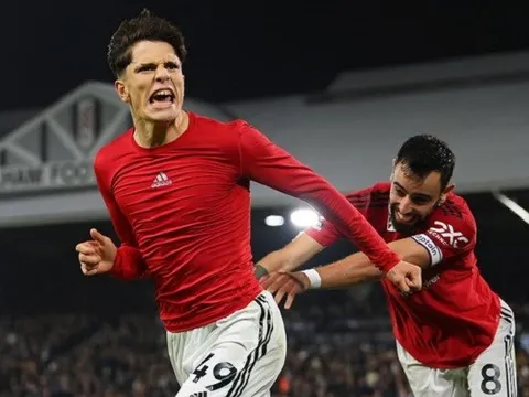 Thua 8/9 lần tranh chấp, mất bóng 16 lần: Ngôi sao vụng về của M.U