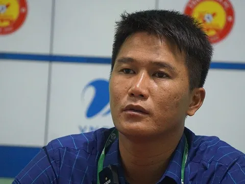 Thua Hà Nội, trợ lý Thanh Hóa bức xúc vì trọng tài
