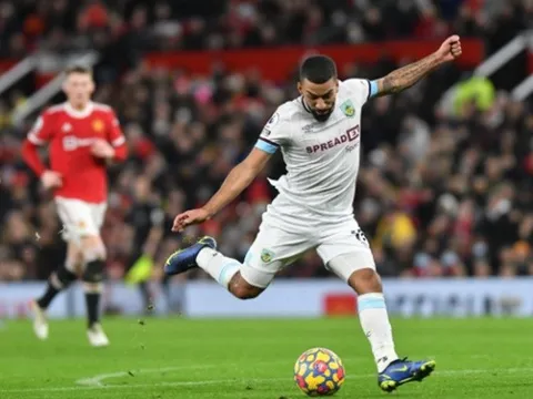 Thua Man United, HLV đối thủ bực bội với 2 pha bóng