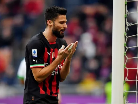 Thua sốc Sassuolo, AC Milan tạo thống kê tệ nhất lịch sử