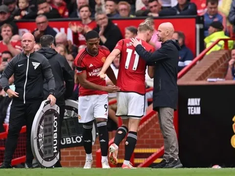 Thua thảm, CĐV Man Utd la ó quyết định dành cho Hojlund của Ten Hag