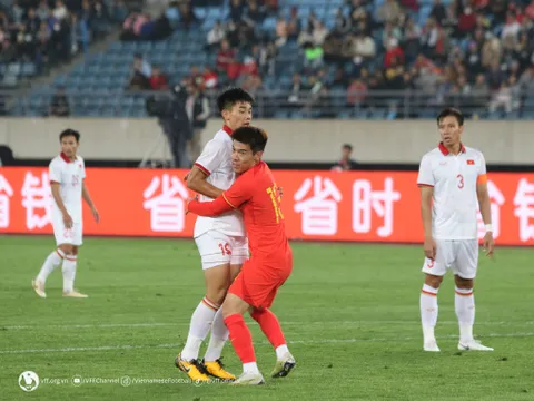 Thua Trung Quốc, tuyển Việt Nam nhận tin buồn từ FIFA