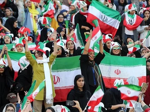 Phụ nữ Iran sẽ được đến sân xem bóng