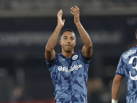 Unai Emery dỗ ngọt tân binh