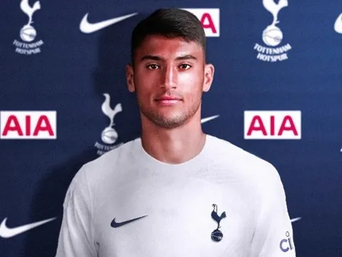 Tiền đạo 19 tuổi có thoát khỏi cái bóng Harry Kane?