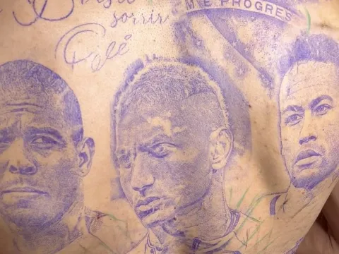 Tiền đạo Brazil xăm hình Neymar, Ronaldo trên lưng