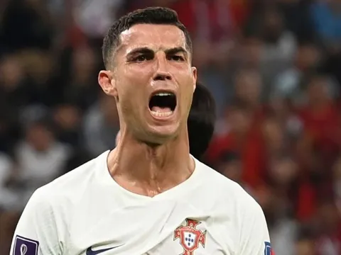 Tiền đạo Hàn Quốc tiết lộ câu nói khiến Ronaldo nổi giận