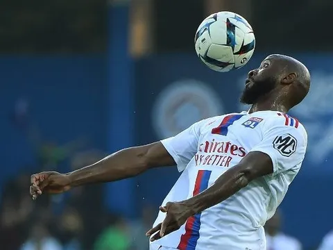 Tiền đạo Lyon được Everton săn đón