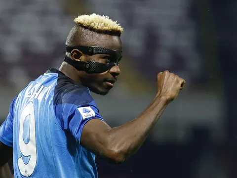 Tiền đạo Napoli đi vào lịch sử Serie A