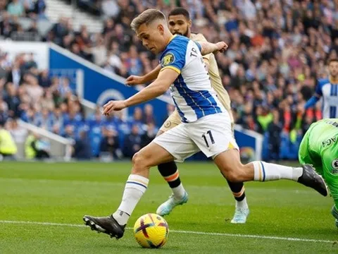 Tiền đạo Premier League khiến Arsenal, Chelsea bấn loạn