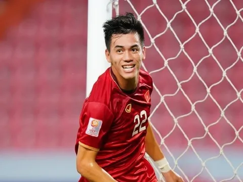 Tiến Linh nhận danh hiệu từ AFC sau 2 trận tại VL World Cup tháng 10