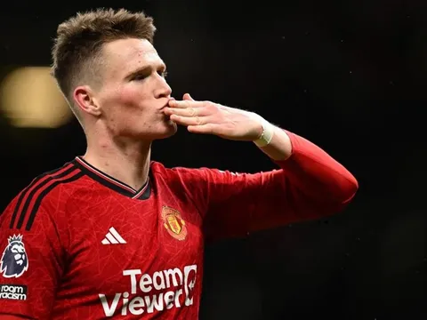 Tiền vệ M.U được khen như Bryan Robson và Roy Keane