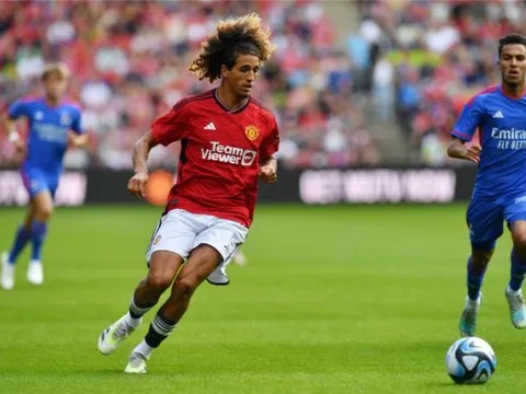 Tiền vệ toàn năng là điểm sáng hiếm hoi của Man United