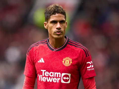 Ten Hag cho Varane 'lên đường' ngay tháng Giêng