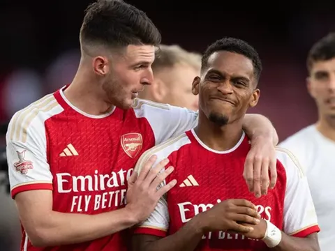 Đại chiến ở cánh trái Arsenal sau tháng 1