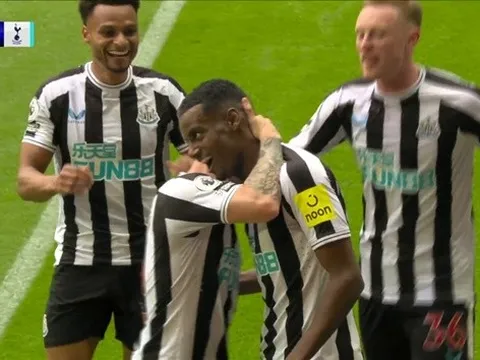 Hủy diệt Tottenham, Newcastle đẩy MU xuống vị trí thứ 4