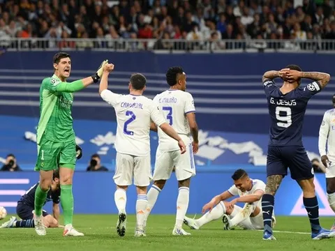 Tin sét đánh ập đến Real