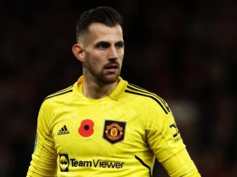Tình cảnh ngược đời của cựu thủ môn MU tại Newcastle