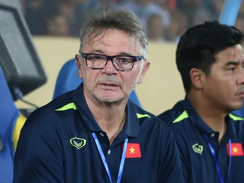 Tính chiêu mộ trợ lý HLV Troussier, CLB TP.HCM nhận ngay câu trả lời
