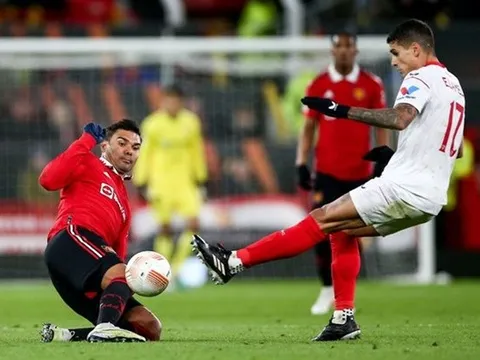 Tình huống Casemiro hét toáng khiến CĐV Man Utd phẫn nộ