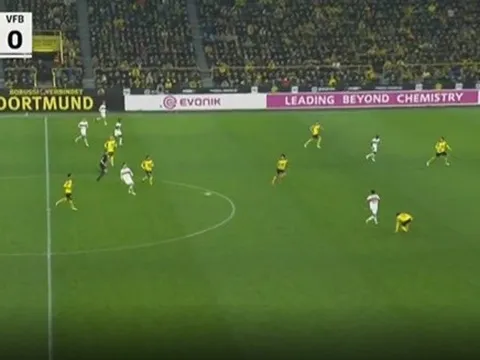 Tình huống phòng ngự khó đỡ của Dortmund