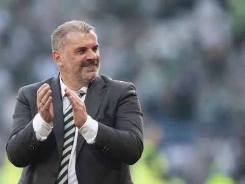 Tính troll Postecoglou, Neville bị chọc quê bẽ mặt