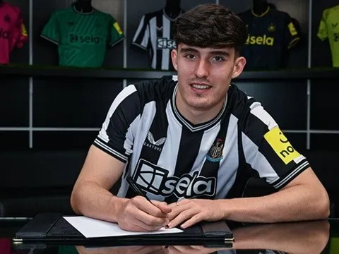 CHÍNH THỨC! Newcastle United chiêu mộ tân binh thứ 3