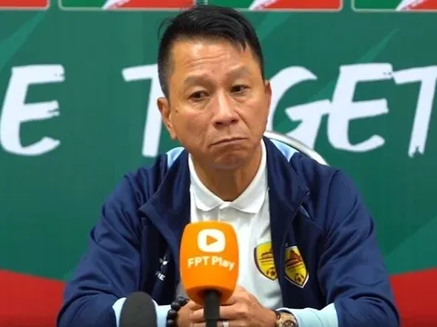 Tố trọng tài thiên vị HAGL, HLV Quảng Nam nhận án phạt từ VFF