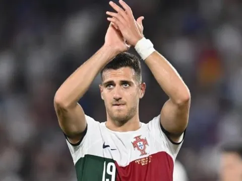 Tỏa sáng cùng Bồ Đào Nha, sao M.U khiến Ten Hag đau đầu