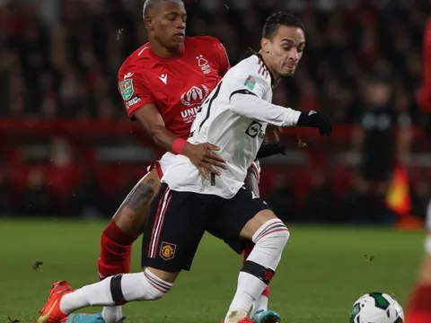 Tỏa sáng trước M.U, tân binh EPL vượt trội hơn Casemiro và Eriksen