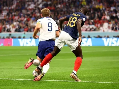 Toàn cảnh 2 pha bóng tranh cãi khiến người Anh 'nổ đom đóm mắt'