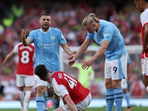 Toàn cảnh Arsenal nhận sự bất công ở trận Man City