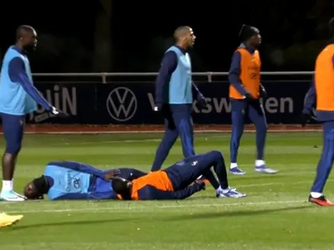 Toàn cảnh Dembele gây họa cho ĐT Pháp